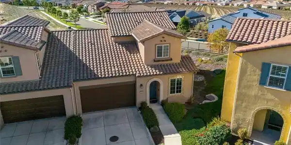 1190 Spring Azure Way