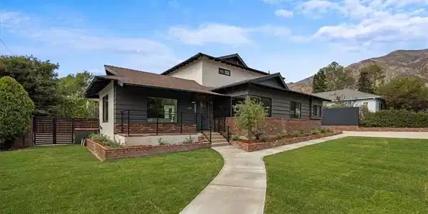 245 W Laurel