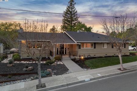 4537 Mirador Dr