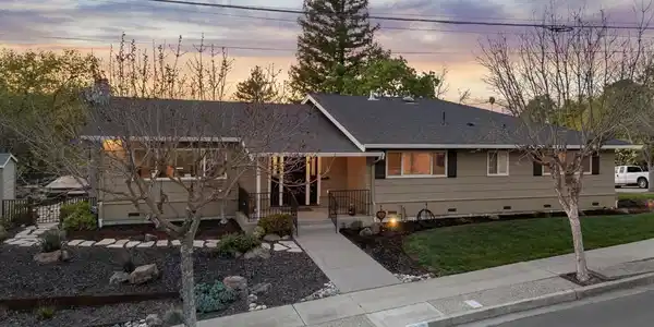 4537 Mirador Dr