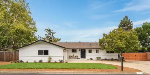 1377 El Camino Dr
