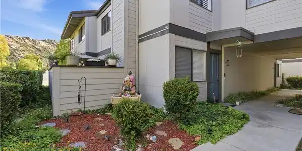 6443 Stoney View