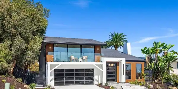 2241 Avenida Salvador