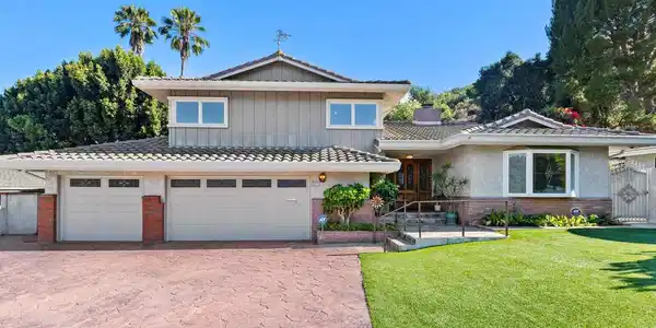 307 Los Alisos Street