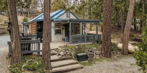 41770 Meadow Lane