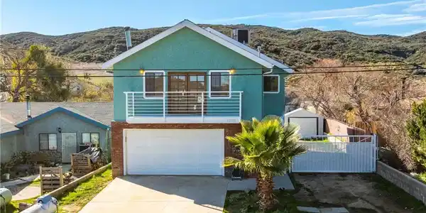 42718 Coolcrest Drive