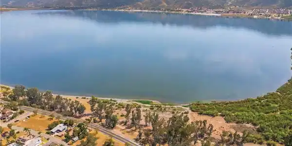 0 Lakeshore