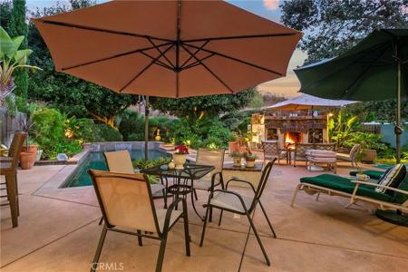 18 Oakcliff Drive