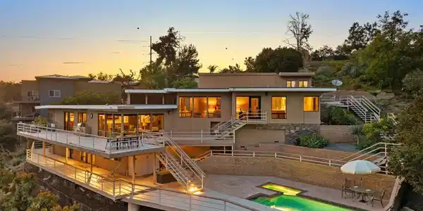 2552 Singing Vista Way