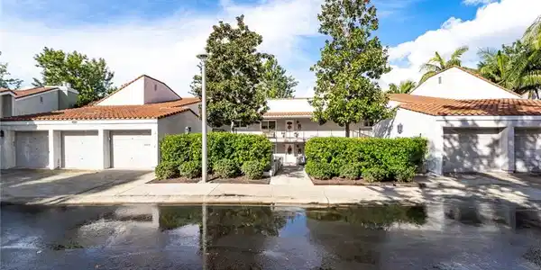 3437 Bahia Blanca W