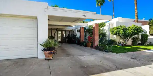 1683 Tam O Shanter Plaza
