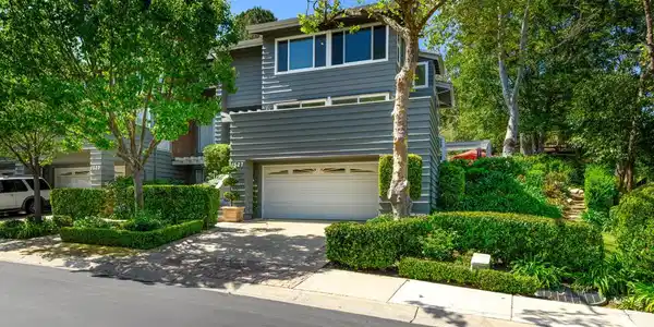 1527 N View Drive