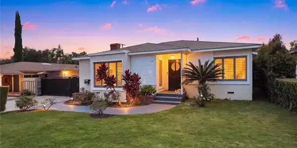915 N Santa Anita