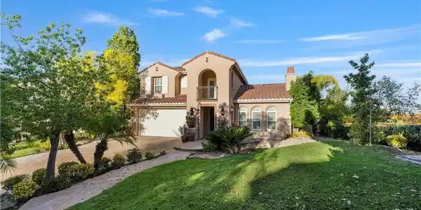 26101 Knoll Court