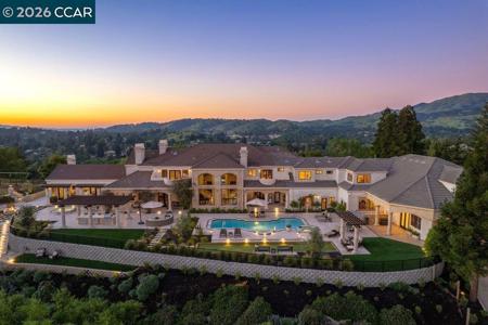 251 Santiago Ln