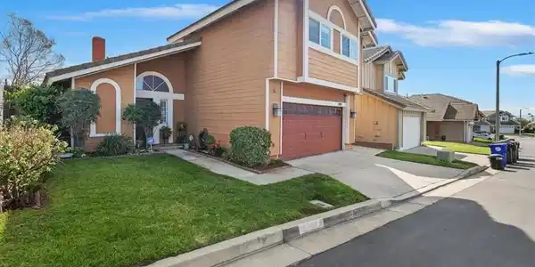 6901 Saddleback Place