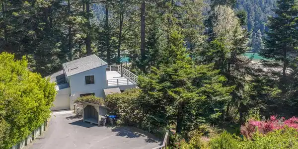 44691 Crestwood Drive