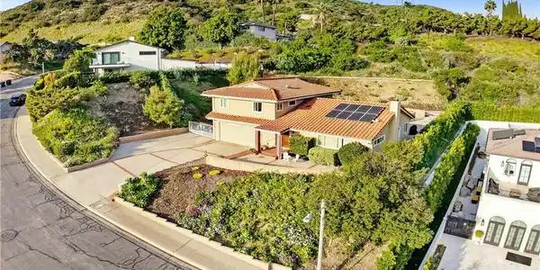 2420 Delisle Court