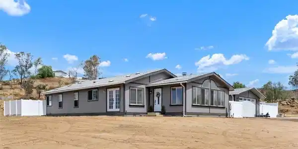 41981 Avenida Abril
