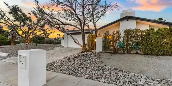 1022 E El Escudero Street