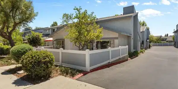 900 W Sierra Madre