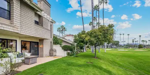 4035 Avenida Brisa
