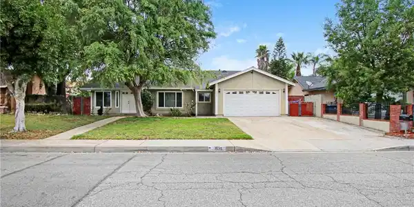 1535 E Hazeltine