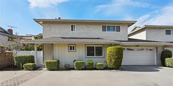 313 E Duarte