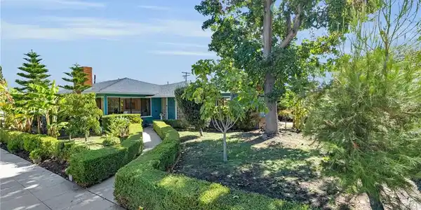 2912 W Hellman