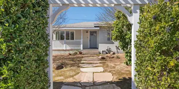 901 Grandview Avenue
