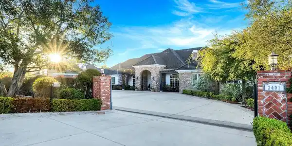 3401 Adams Run
