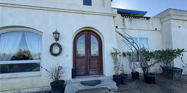 320 Camino De La Cima