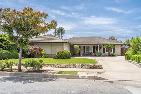 2208 E Linfield