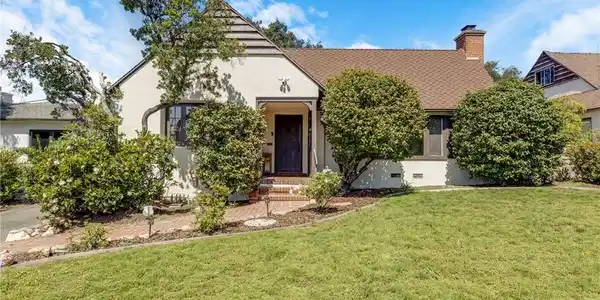 2151 N Altadena