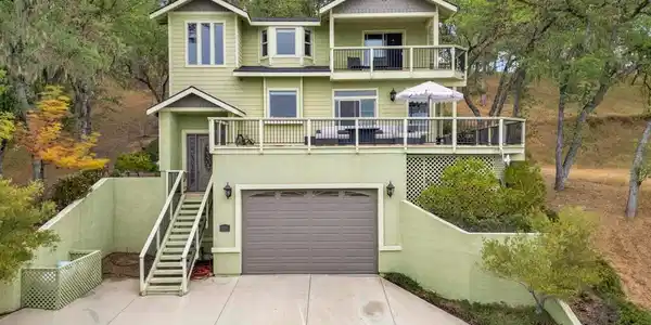 2470 Captains Walk