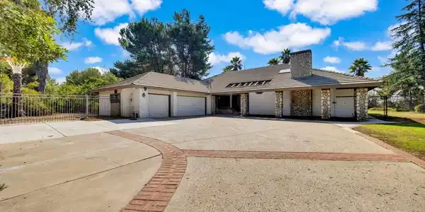 15235 Crestview Ct