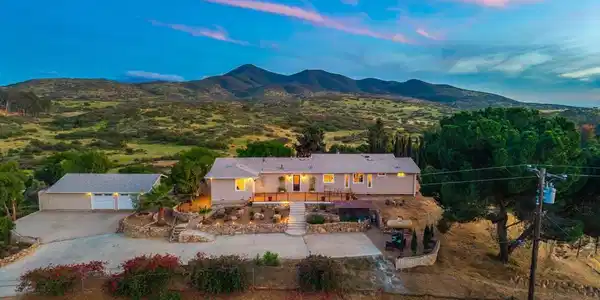 2816 Pioneer Way