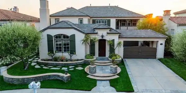 11 River Rock Drive