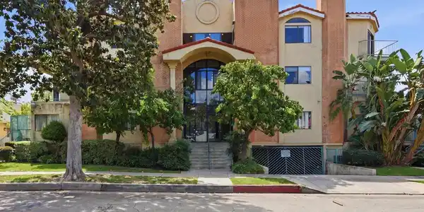 450 W Dryden Street