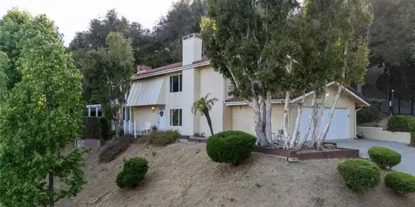 2321 Via Saldivar