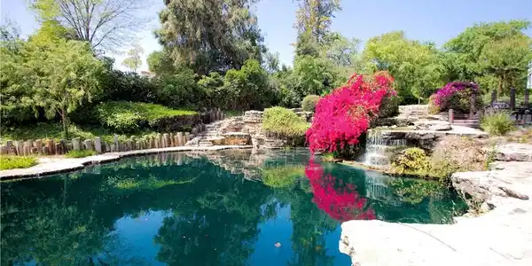 1083 Lakeview Terrace