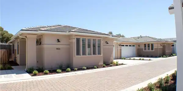 1433 Ronald Way