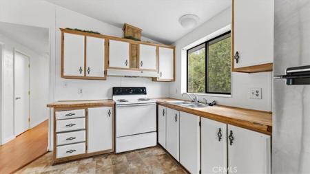 25 Oak Hill Drive