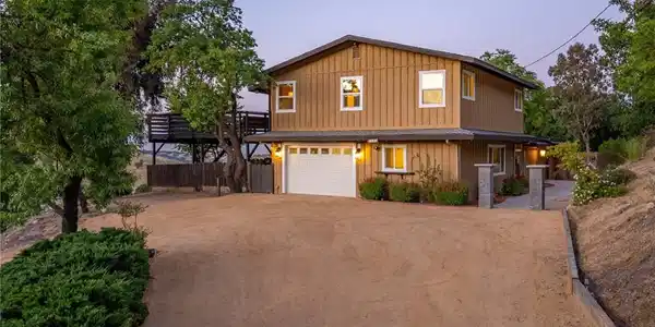 1745 Adelaida Road