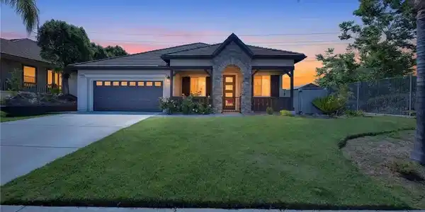 27127 Oak Glen