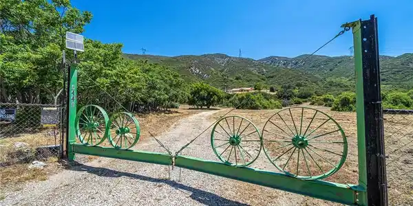 1449 Lytle Creek