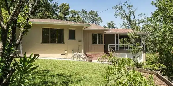 877 Mountain View Dr