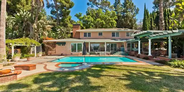 3525 N Knoll Drive