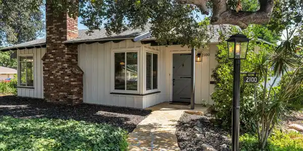 2100 Fox Ridge Drive