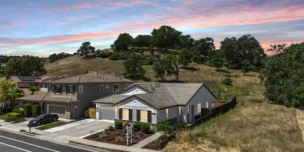 9283 Rancho Hills Drive